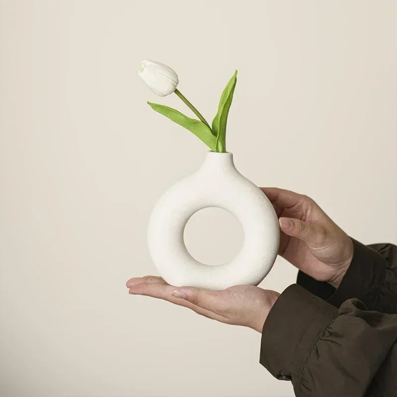 Creative Donut Shape Ceramic Vase Nordic White Circular Hollow Flower Vase Home Office Desktop Living Room Decoration Flower Pot