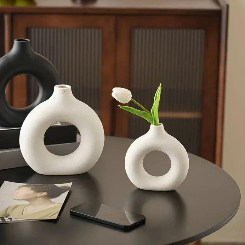 Creative Donut Shape Ceramic Vase Nordic White Circular Hollow Flower Vase Home Office Desktop Living Room Decoration Flower Pot